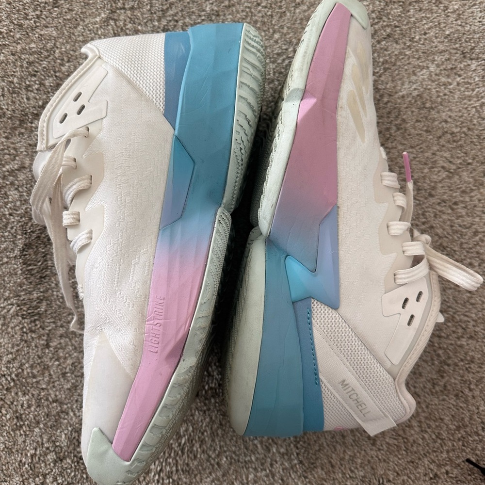 Adidas court sneaker white women 9